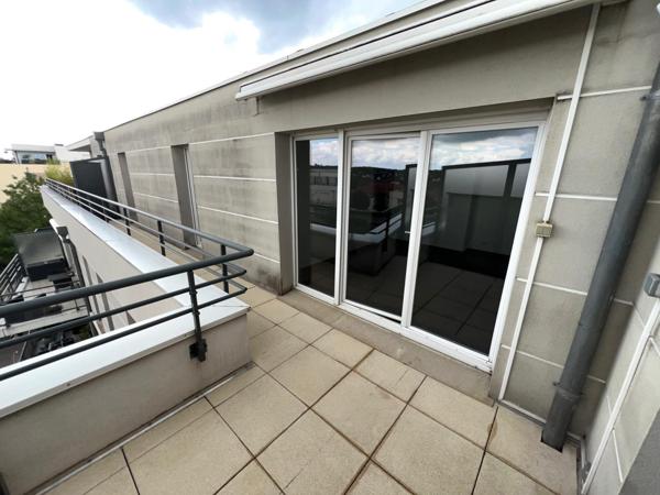 Superbe appartement 3 pièces 2 chambres en attique