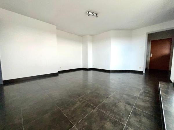 Superbe appartement 3 pièces 2 chambres en attique