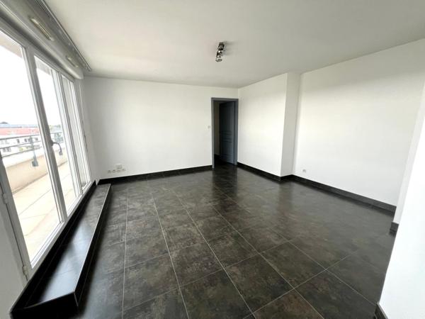 Superbe appartement 3 pièces 2 chambres en attique