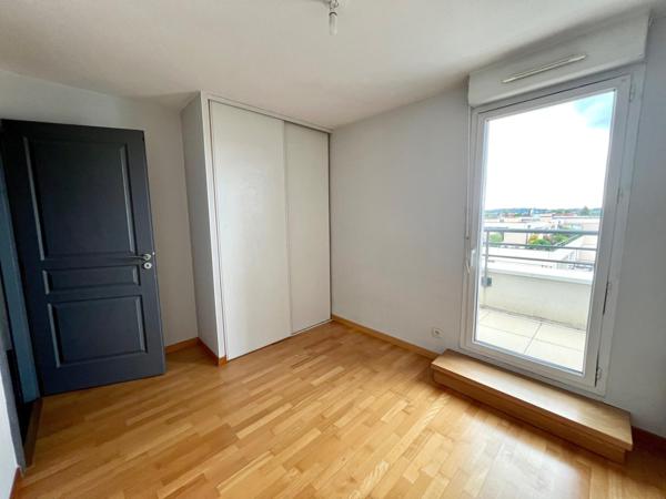 Superbe appartement 3 pièces 2 chambres en attique