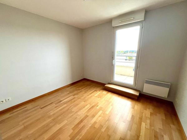 Superbe appartement 3 pièces 2 chambres en attique