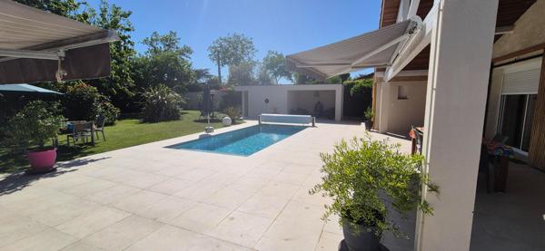 Maison 4 pièces de 118 m2 sur une parcelle de 1420 m² avec piscine chauffée
