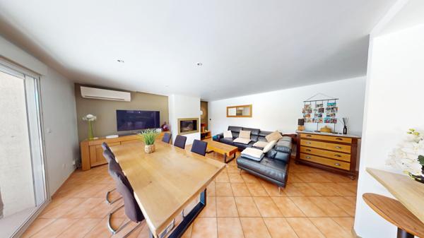 Maison 4 pièces de 118 m2 sur une parcelle de 1420 m² avec piscine chauffée