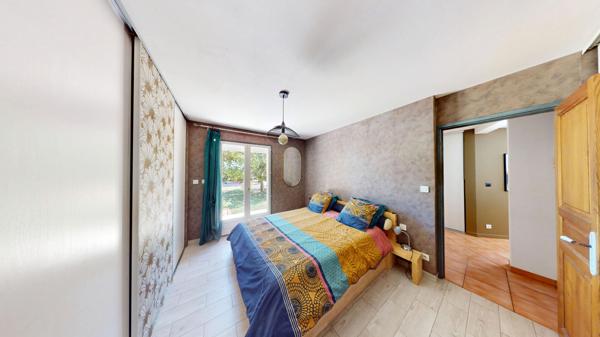 Maison 4 pièces de 118 m2 sur une parcelle de 1420 m² avec piscine chauffée