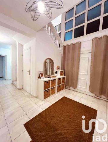 Maison d’architecte 10 pièces de 260 m² à Sainte-Marie (97438)