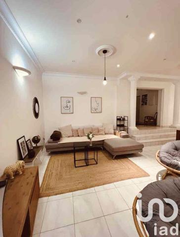 Maison d’architecte 10 pièces de 260 m² à Sainte-Marie (97438)