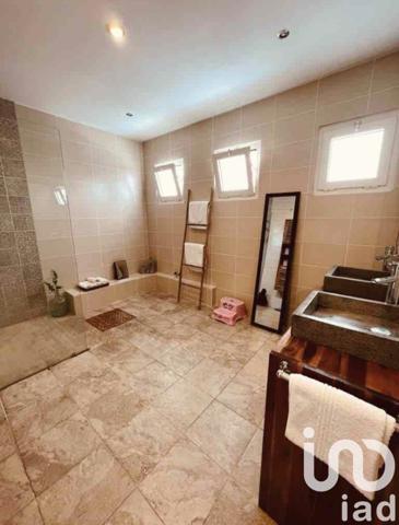 Maison d’architecte 10 pièces de 260 m² à Sainte-Marie (97438)