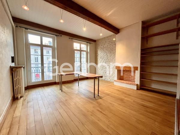 Location Appartement 3 pièces GRENOBLE (38000) - 15 Place Grenette - 71.87m² 1000 €/mois - Gerimm