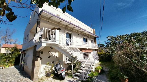 Villa
                                                                                                                                                                                                                                                                                                                        12 pièce(s)                                                                                                                                                                                                          7 chambre(s)                                                                                                                                                                                                          238  m²