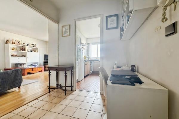 Appartement à vendre 2 pièces - lumineux avec balcon plein ouest – dernier étage avec vue dégagée - PARIS 18EME ARRONDISSEMENT (75)