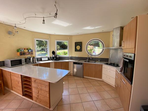 Maison spacieuse à vendre à Crozon - 5 chambres et grand terrain !