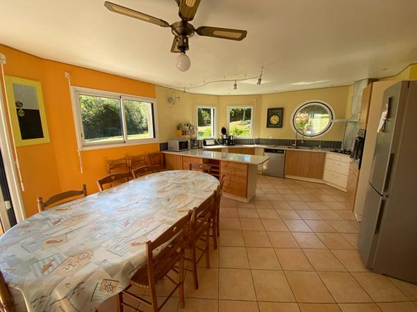 Maison spacieuse à vendre à Crozon - 5 chambres et grand terrain !