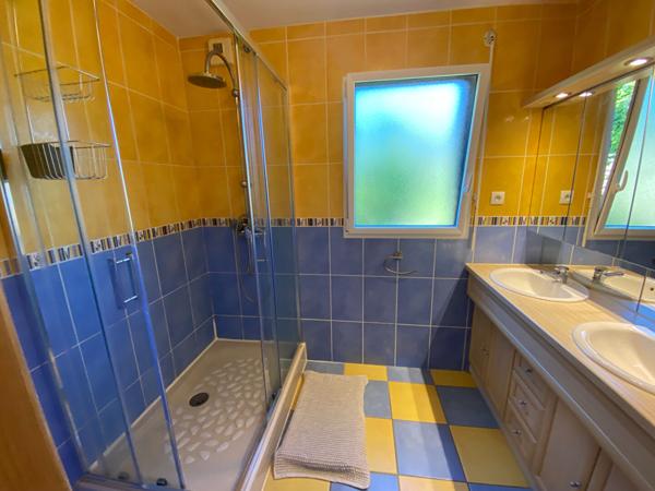 Maison spacieuse à vendre à Crozon - 5 chambres et grand terrain !