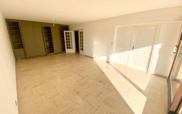 Appartement à louer    4 pièces •  Saint-Julien-en-Genevois