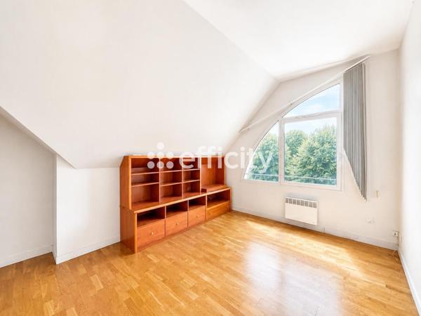 Appartement
         4 pièces
        - 103 m² 325 000 € *