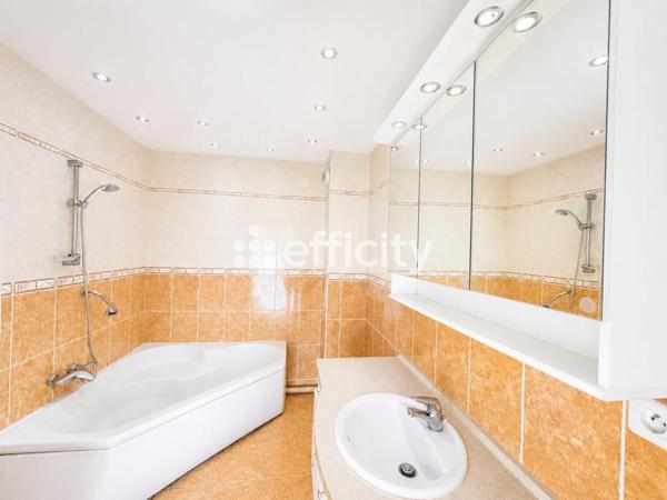 Appartement
         4 pièces
        - 103 m² 325 000 € *