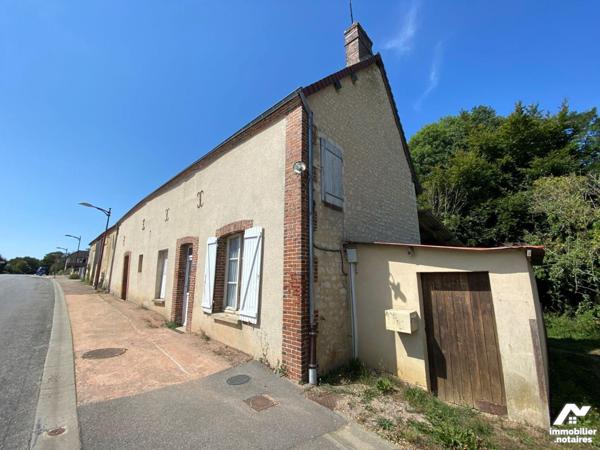 Maison mitoyenne LOUÉE, comprenant :

Entrée sur pièce de vie avec coin cuisine, chambre, sal...