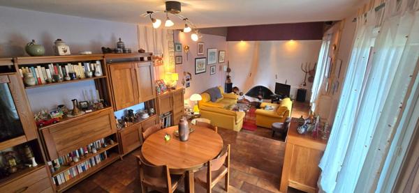 Maison individuelle de type 5, sur un terrain clos et arboré de 1316 m²