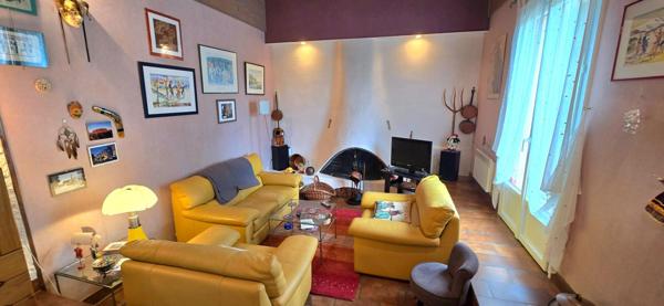 Maison individuelle de type 5, sur un terrain clos et arboré de 1316 m²