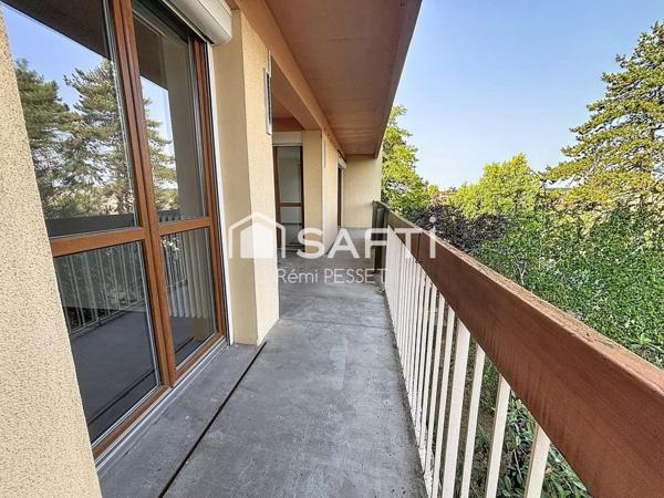 A vendre appartement avec beaux volumes proche Fobio