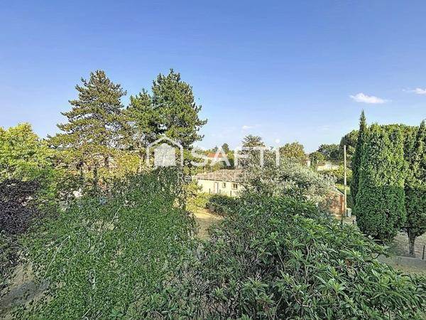 A vendre appartement avec beaux volumes proche Fobio