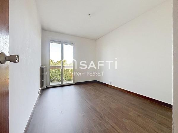 A vendre appartement avec beaux volumes proche Fobio