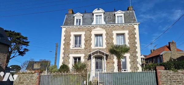 DINARD PROPRIETE DE 220m² sur terrain de 600m² environ