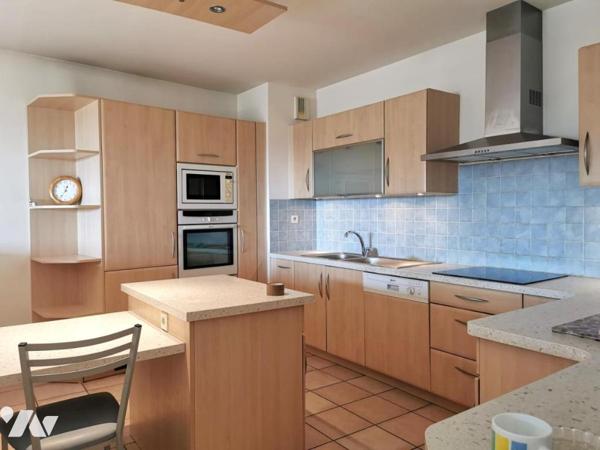 HYERES,  appartement 101 m2 avec terrasse, garage et parking sécurisés