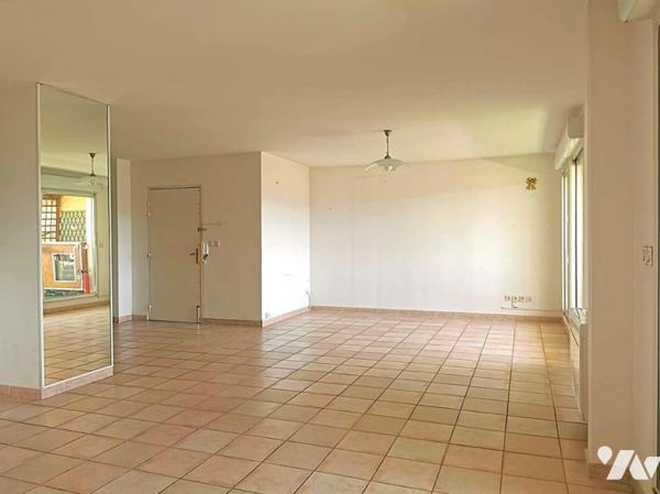HYERES,  appartement 101 m2 avec terrasse, garage et parking sécurisés