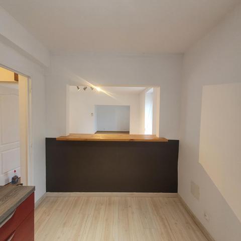 Duplex idéalement situé, proches des commerces.