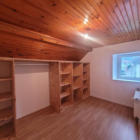 Duplex idéalement situé, proches des commerces.