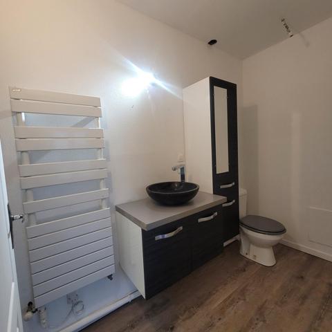 Duplex idéalement situé, proches des commerces.