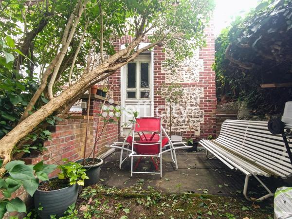 Maison
         7 pièces
        - 140 m² Bien prestige 450 000 € *