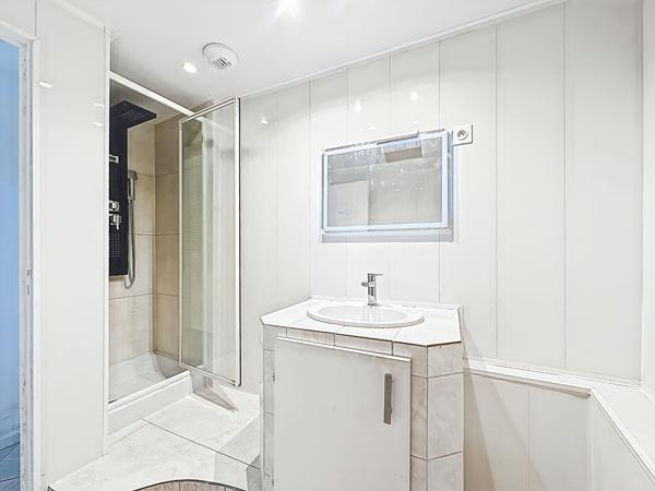 À vendre : Appartement 2 pièces entièrement rénové, au coeur d'Aubagne 13400