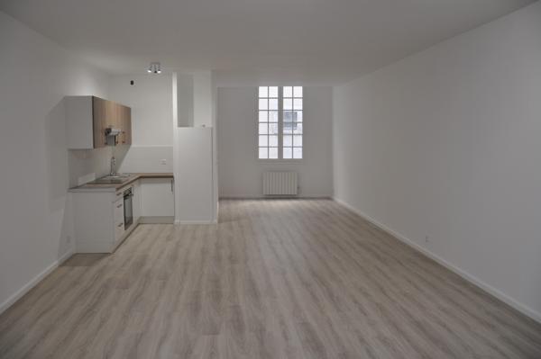 Hyper-Centre de Bayonne : Grand Studio de 54 m² – L'espace et le cachet au cœur de la ville !