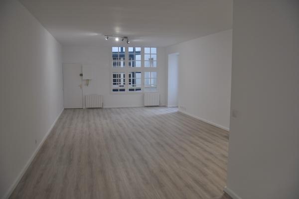 Hyper-Centre de Bayonne : Grand Studio de 54 m² – L'espace et le cachet au cœur de la ville !