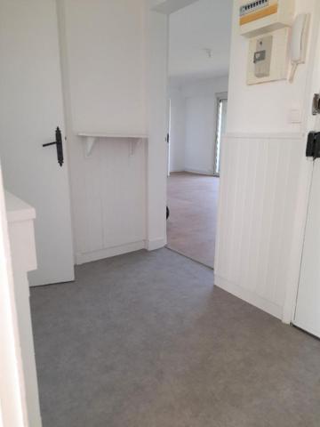 Appartement * 4 Pièces * 90 M² * 44200 Nantes * 790 * 90 * 880,  
Nantes 44200