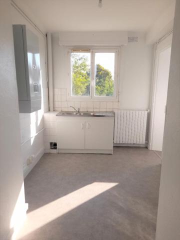 Appartement * 4 Pièces * 90 M² * 44200 Nantes * 790 * 90 * 880,  
Nantes 44200