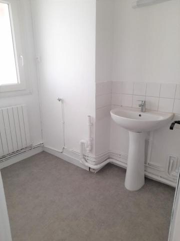 Appartement * 4 Pièces * 90 M² * 44200 Nantes * 790 * 90 * 880,  
Nantes 44200