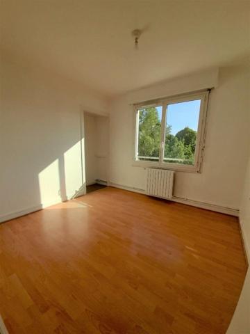 Appartement * 4 Pièces * 90 M² * 44200 Nantes * 790 * 90 * 880,  
Nantes 44200