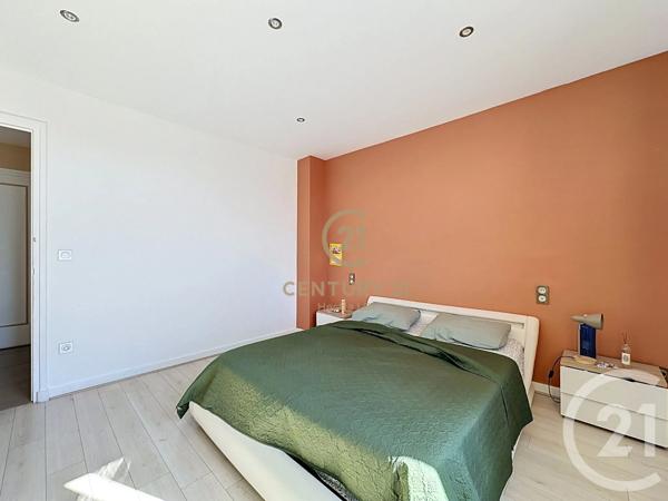 Appartement à vendre  5 pièces - 98 m 2   ST ETIENNE  - 42