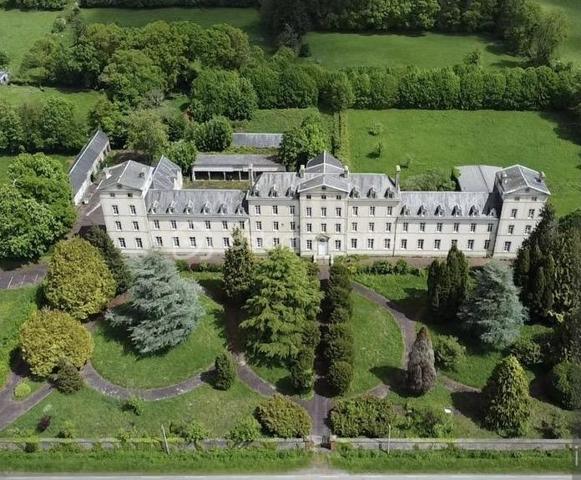 Immeuble de 2 595 m²