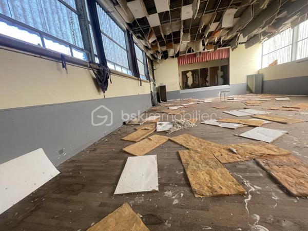 Immeuble de 2 595 m²