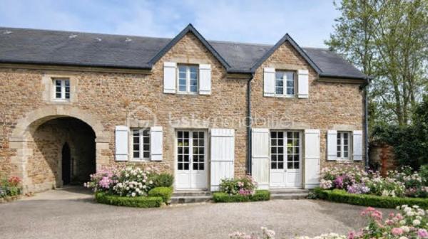 Immeuble de 2 595 m²