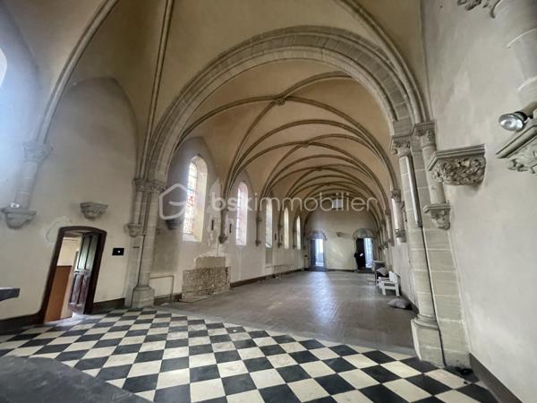 Immeuble de 2 595 m²