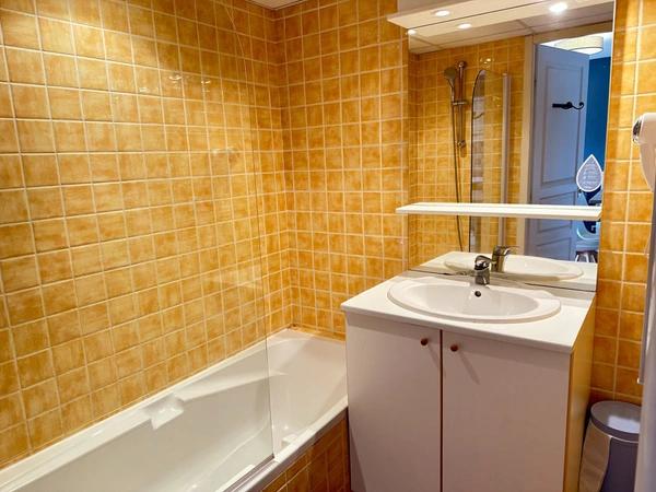 Appartement 2 pièces avec terrasse et parking privé– Investissement locatif sécurisé à Gréoux-les-Bains