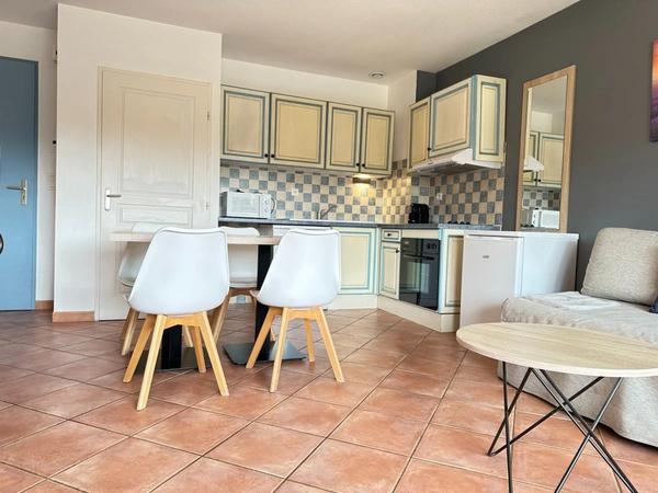 Appartement 2 pièces avec terrasse et parking privé– Investissement locatif sécurisé à Gréoux-les-Bains