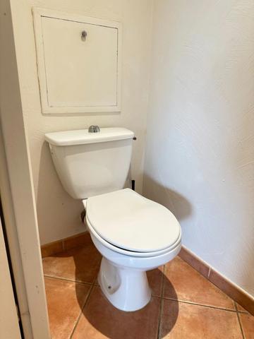 Appartement 2 pièces avec terrasse et parking privé– Investissement locatif sécurisé à Gréoux-les-Bains