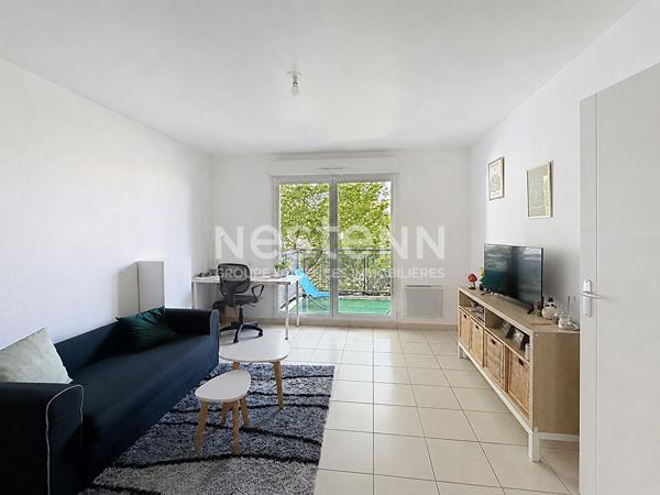 Appartement T2  de 40.75 m2 avec garage fermé BRON 69500