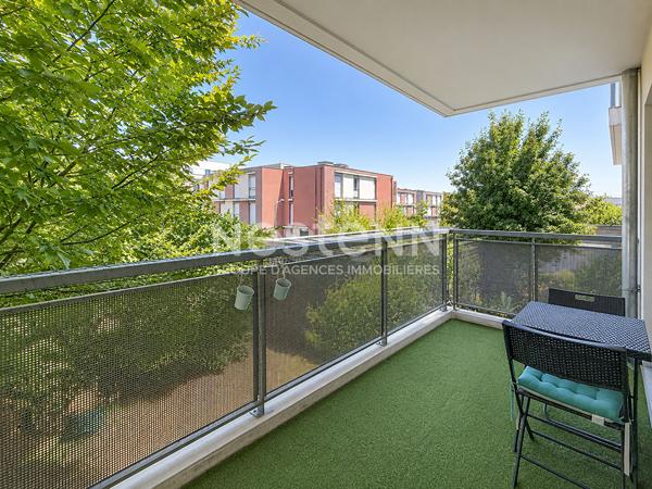Appartement T2  de 40.75 m2 avec garage fermé BRON 69500